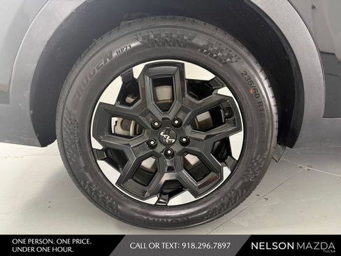 Used 2024 Kia Sorento S FWD image 13