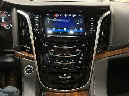 Used 2020 Cadillac Escalade Luxury image 35