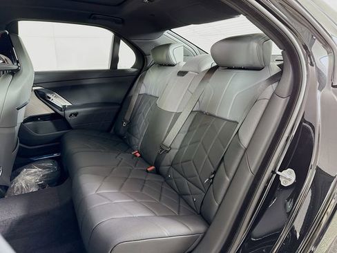 Used 2026 BMW i7 xDrive60 image 26