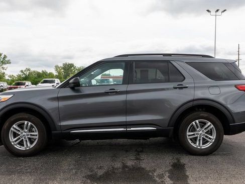 Used 2023 Ford Explorer XLT AWD/4WD image 9