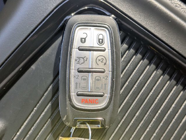 Used 2023 Chrysler Pacifica Touring-L w/ S Appearance Package FWD image 33