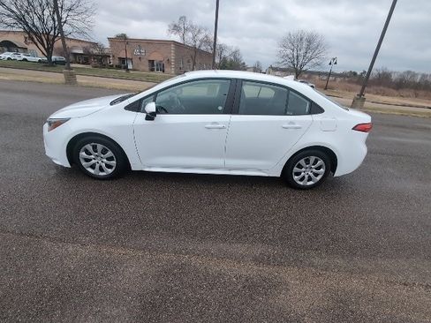 Certified 2025 Toyota Corolla LE image 7