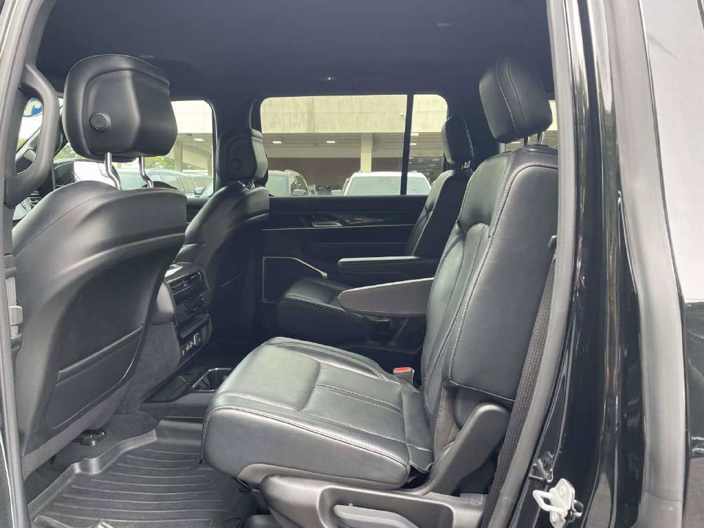 Used 2022 Jeep Wagoneer Series II w/ Flexible Seating Group AWD/4WD image 22