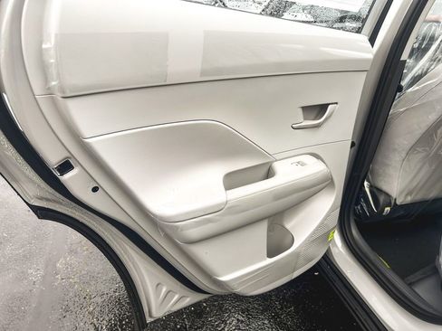 New 2026 Hyundai Kona SE image 13