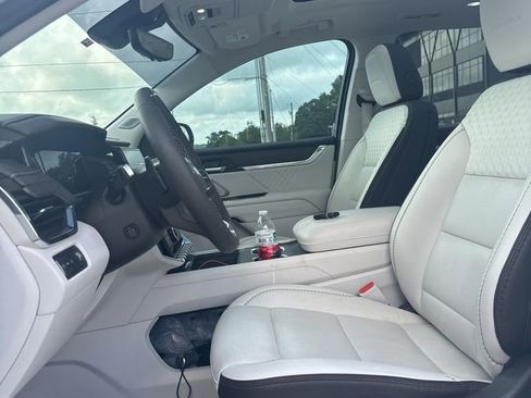 Used 2024 GMC Acadia Denali w/ Super Cruise Package FWD image 10