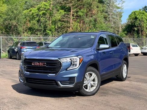 Used 2024 GMC Terrain SLE w/ Driver Convenience Package AWD/4WD image 2