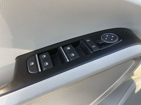 Certified 2025 Kia Soul LX FWD image 21