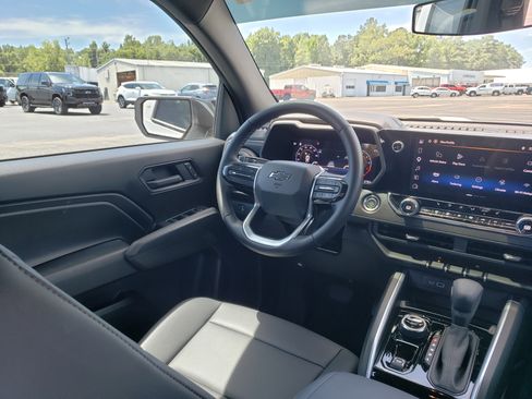 Used 2025 Chevrolet Colorado Trail Boss AWD/4WD image 34