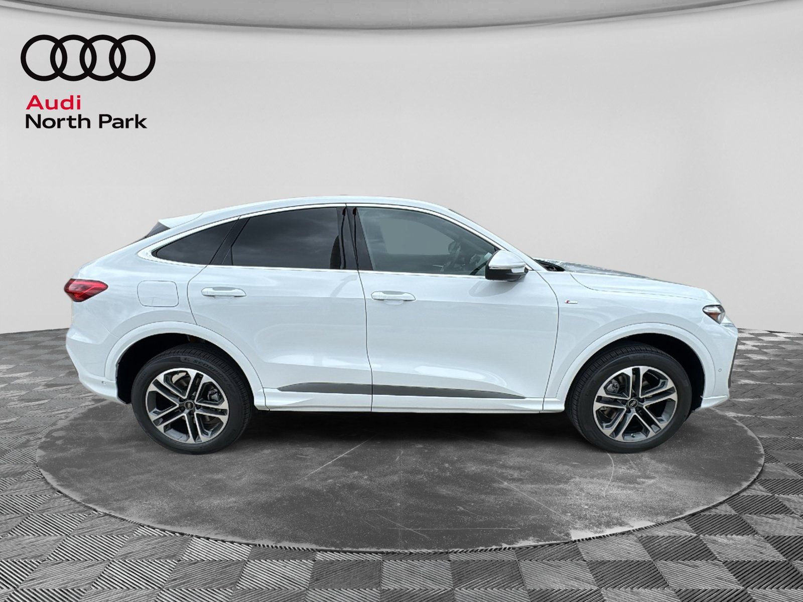New 2026 Audi Q5 Premium Plus AWD/4WD image 8
