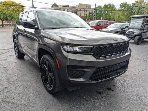 Used 2023 Jeep Grand Cherokee Altitude AWD/4WD image 6