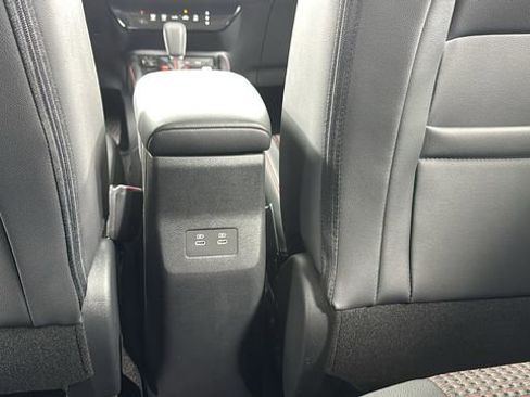 Used 2025 Nissan Kicks SR w/ Illumination Package image 33