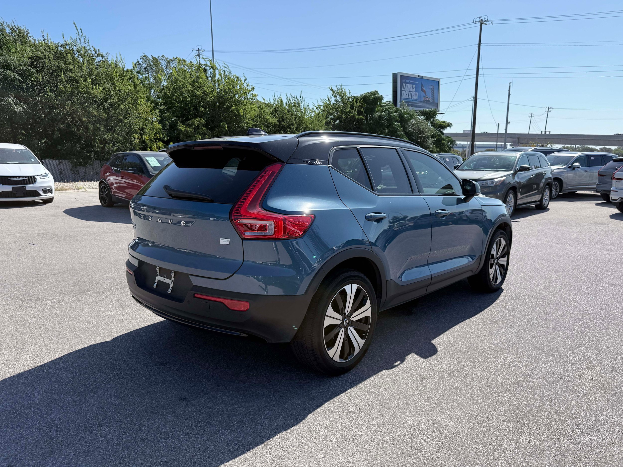 Certified 2023 Volvo XC40 Recharge Core AWD/4WD image 5