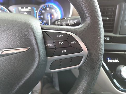 Used 2017 Chrysler Pacifica LX image 44
