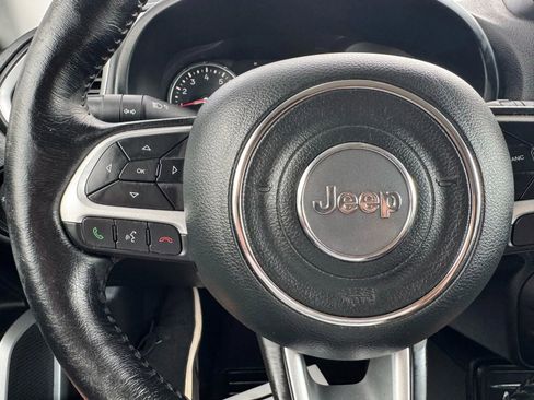 Used 2019 Jeep Renegade Latitude w/ Safety & Security Group II AWD/4WD image 24