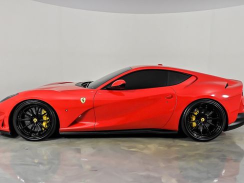 Used 2019 Ferrari 812 Superfast RWD image 6