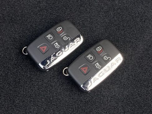 Used 2019 Jaguar F-TYPE R AWD/4WD image 33