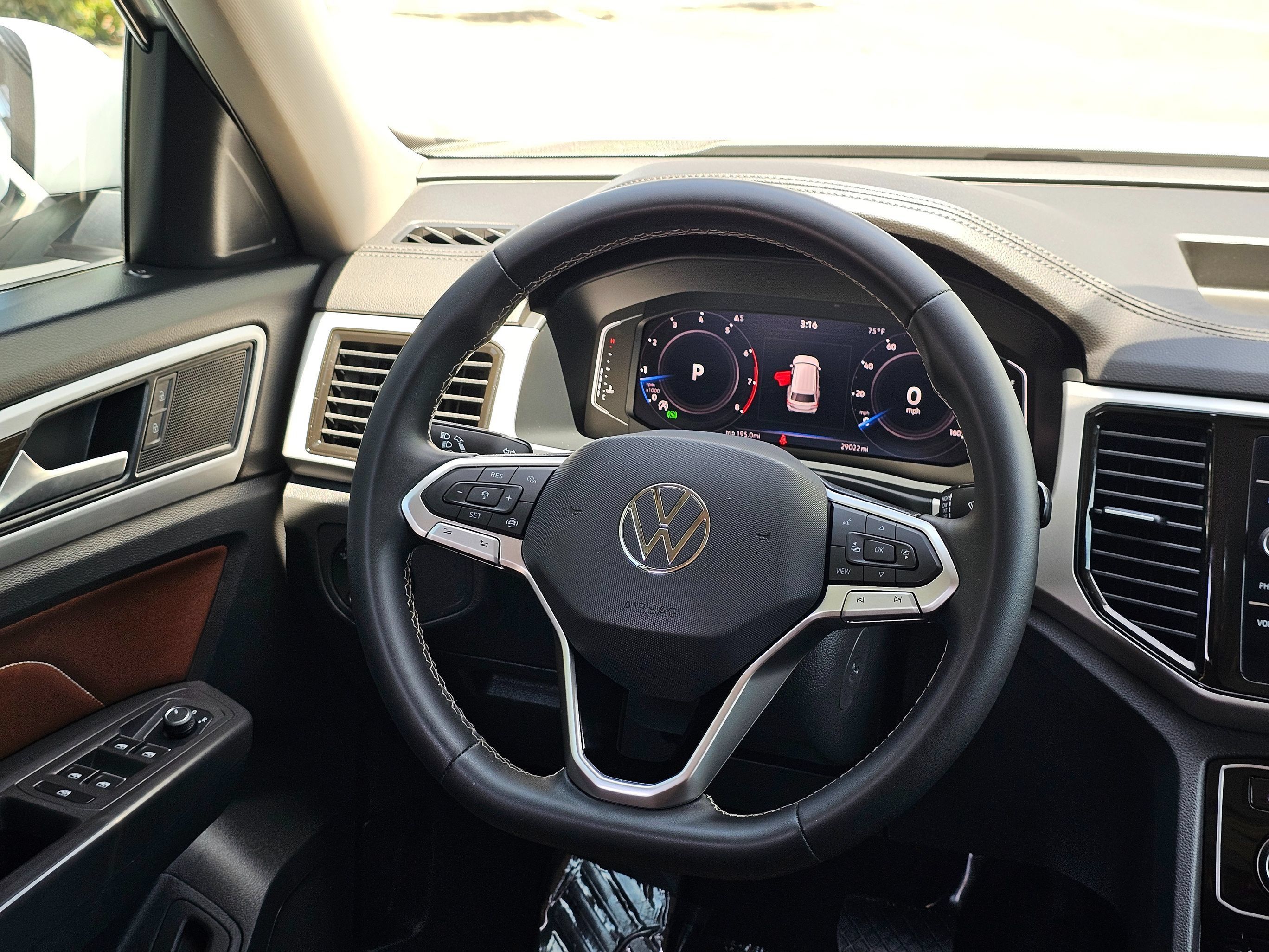 Used 2023 Volkswagen Atlas SE FWD image 22