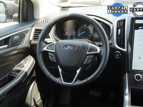 Used 2024 Ford Edge Titanium image 16