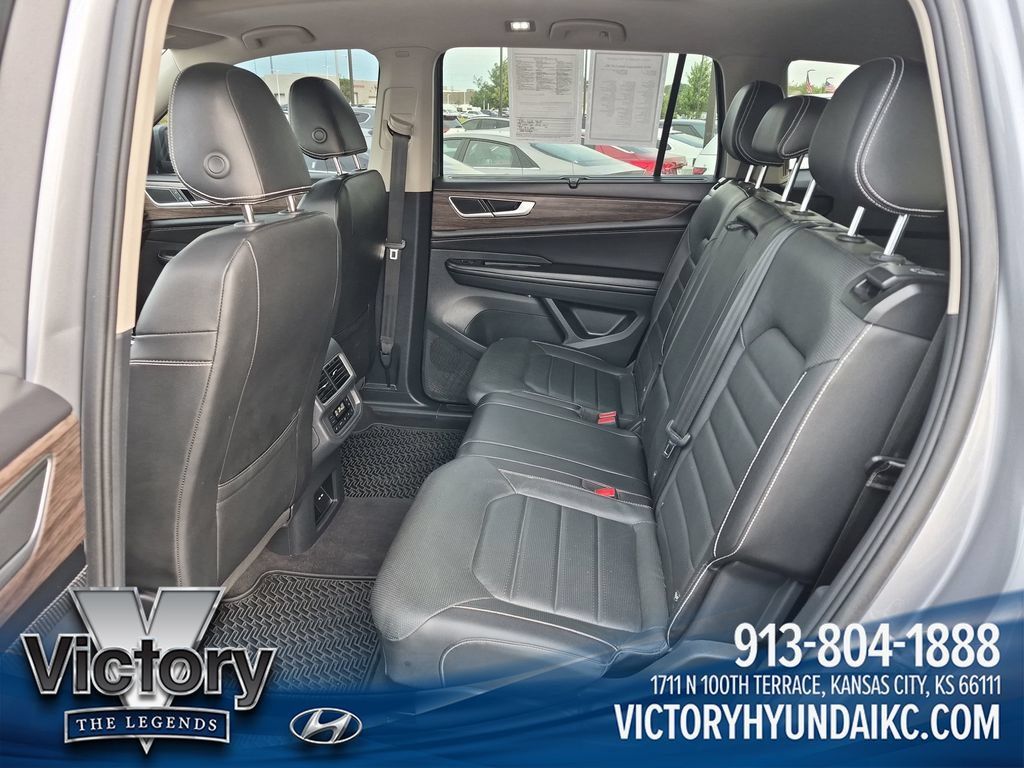 Used 2024 Volkswagen Atlas SEL AWD/4WD image 25