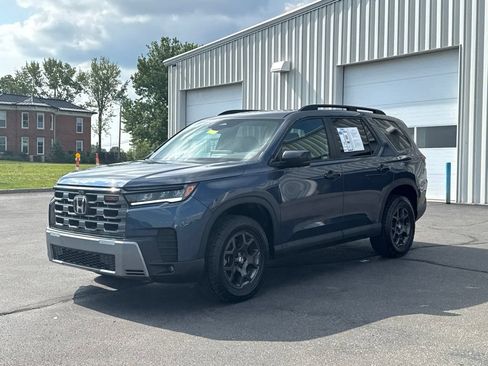 Certified 2026 Honda Pilot TrailSport image 3