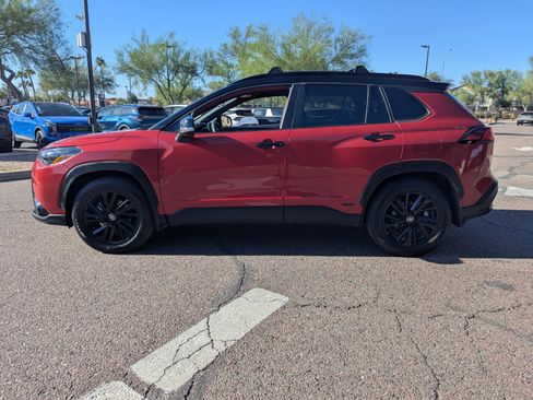 Used 2024 Toyota Corolla Cross SE w/ Moonroof Package image 5