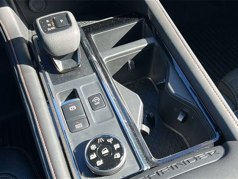 Used 2025 Nissan Pathfinder Rock Creek image 14