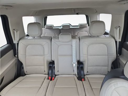 Used 2024 Lincoln Navigator Premiere AWD/4WD image 30