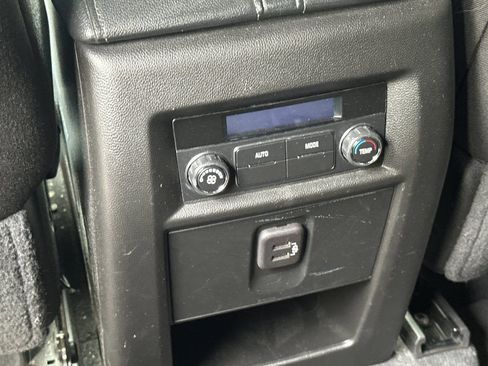 Used 2023 Chevrolet Traverse LT image 40