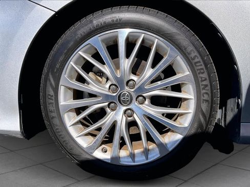 Used 2018 Toyota Camry XLE image 9