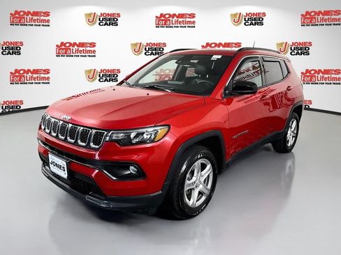 Used 2023 Jeep Compass Latitude w/ Sun and Sound Group AWD/4WD image 13