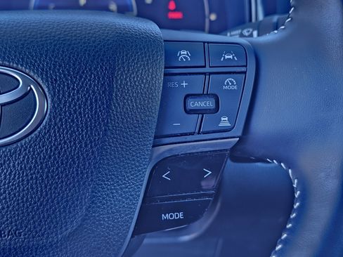 Used 2025 Toyota Camry SE image 20