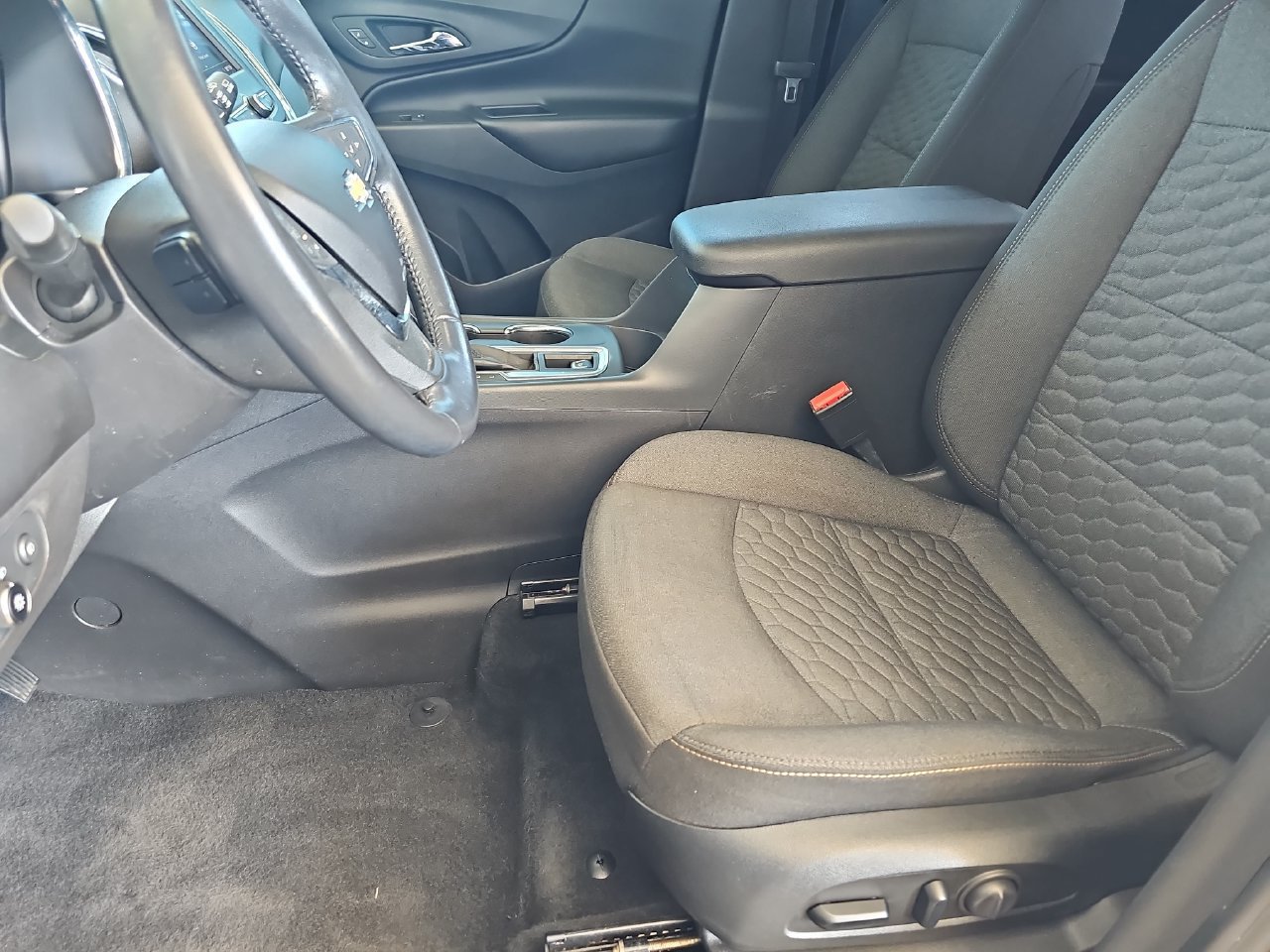 Used 2020 Chevrolet Equinox LT FWD image 19