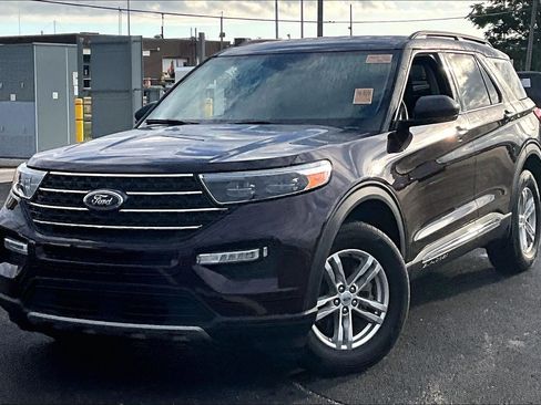 Used 2023 Ford Explorer XLT w/ Equipment Group 202A AWD/4WD image 8