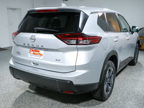 Used 2024 Nissan Rogue SV FWD image 7