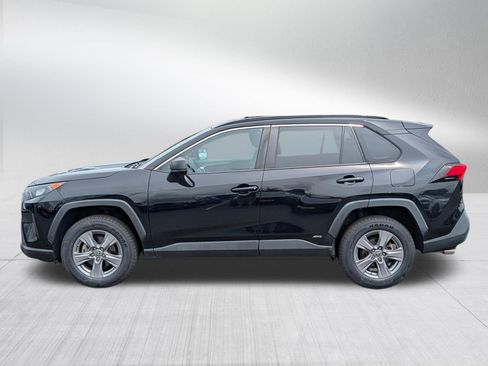 Used 2022 Toyota RAV4 LE AWD/4WD image 4