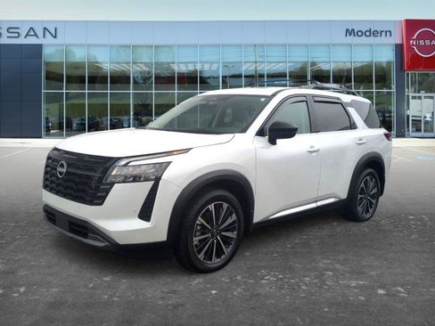 Certified 2026 Nissan Pathfinder Platinum w/ Cargo Package AWD/4WD image 1