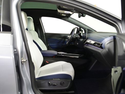 Used 2025 Volkswagen ID.4 S Limited image 18