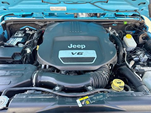 Used 2018 Jeep Wrangler Unlimited Sport w/ Connectivity Group AWD/4WD image 33