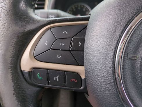 Used 2017 Jeep Renegade Latitude w/ Popular Equipment Group FWD image 22