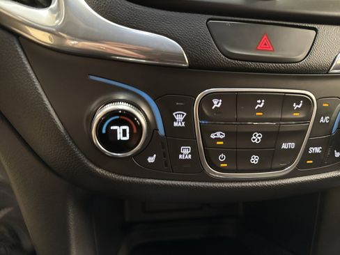 Used 2019 Chevrolet Equinox LT w/ Driver Convenience Package image 8