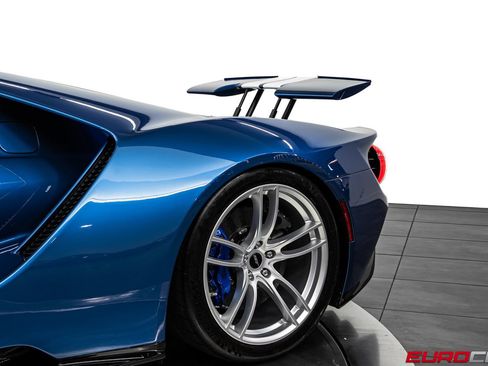 Used 2022 Ford GT RWD image 18