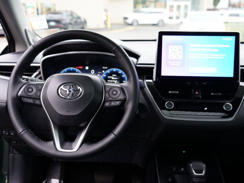 Used 2026 Toyota Corolla Cross XLE image 19