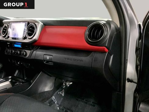Certified 2021 Toyota Tacoma SR5 AWD/4WD image 19