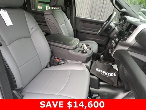 Used 2024 RAM 2500 Tradesman w/ Chrome Appearance Group image 11