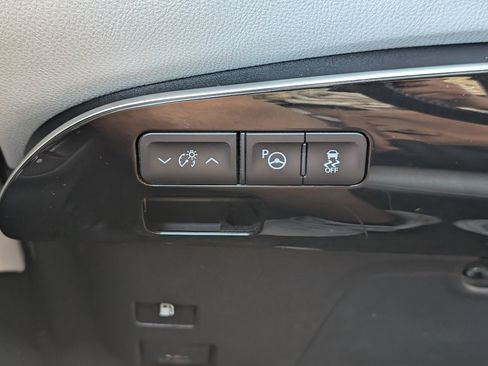 Used 2017 Toyota Prius Four FWD image 21