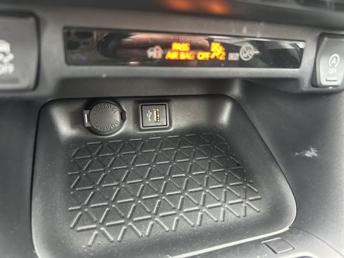 Used 2023 Toyota RAV4 XLE w/ Convenience Package FWD image 20