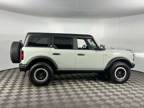 Used 2023 Ford Bronco Badlands image 3