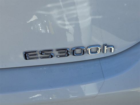 Used 2023 Lexus ES 300h F Sport image 14