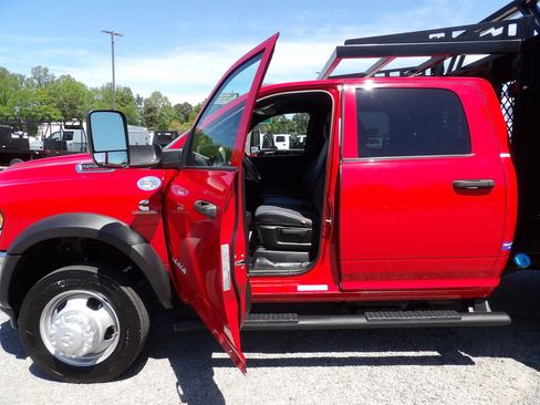 Used 2021 RAM 5500 Tradesman w/ Chrome Appearance Group image 13