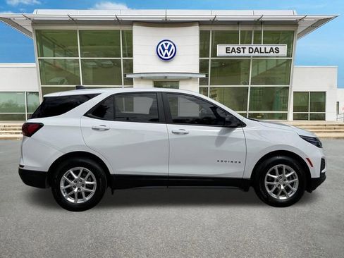 Used 2022 Chevrolet Equinox LS w/ LS Convenience Package FWD image 2